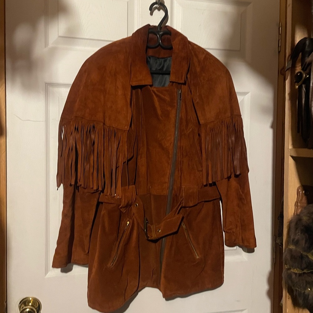 Removable cape suede fringe coat